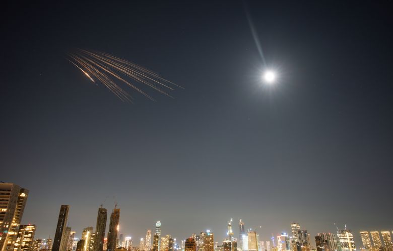 Ισραήλ: Κατηγορίες για ιρανικές βόμβες διασποράς – ΗΠΑ απειλούν αντίποινα.