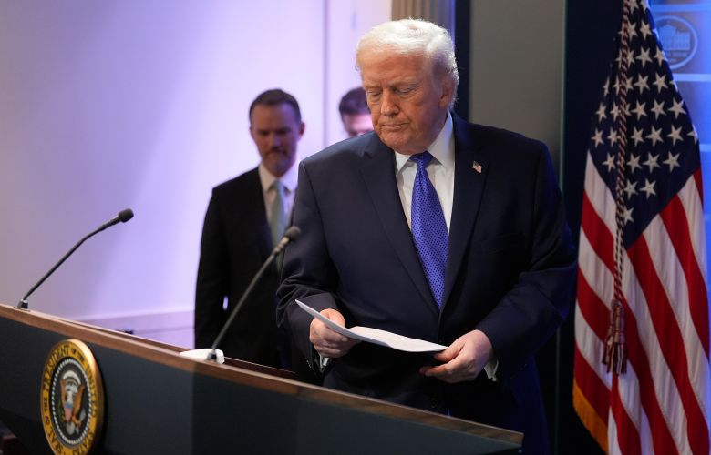 Έγγραφα του FBI με καταγγελίες για τον Ντόναλντ Τραμπ δόθηκαν στη δημοσιότητα.