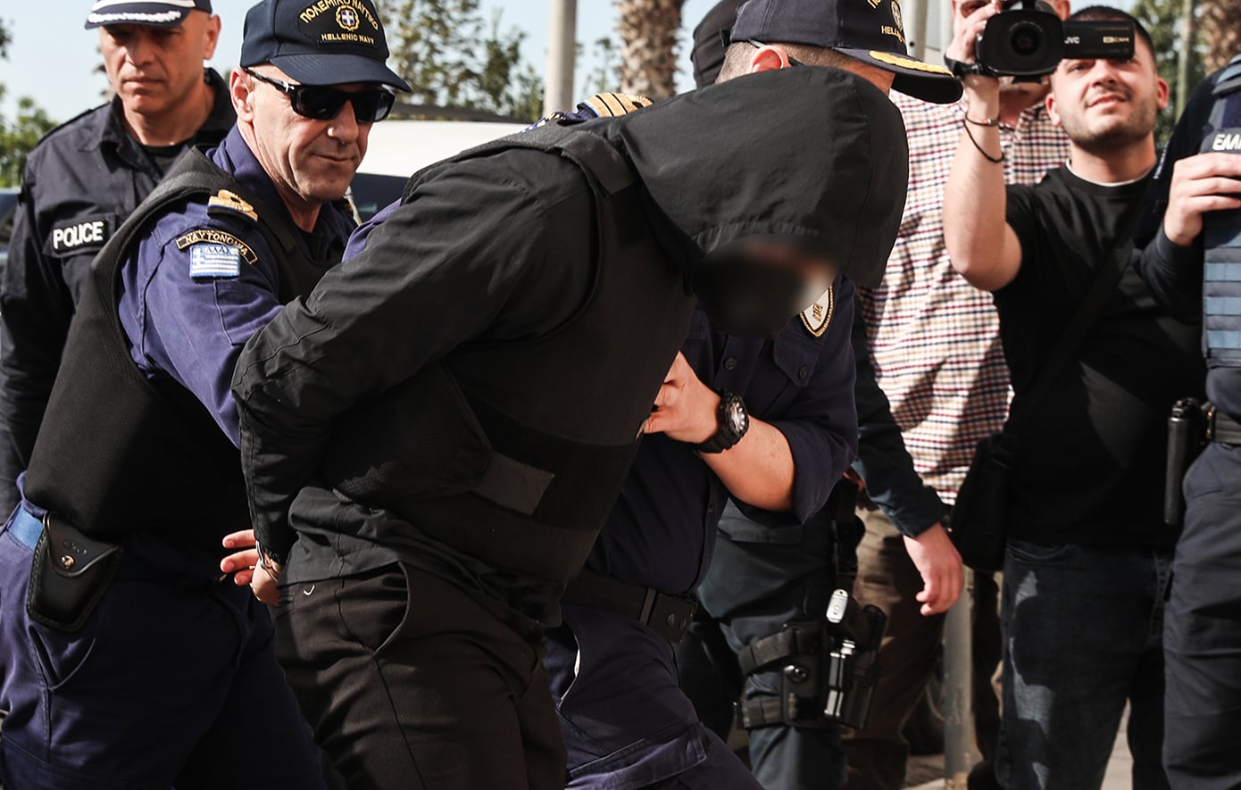 Η σύλληψη 20χρονου για το περιστατικό στον Άγιο Δημήτριο και οι καταγγελίες περί πανικού και αυτοκτονικής απόπειρας.