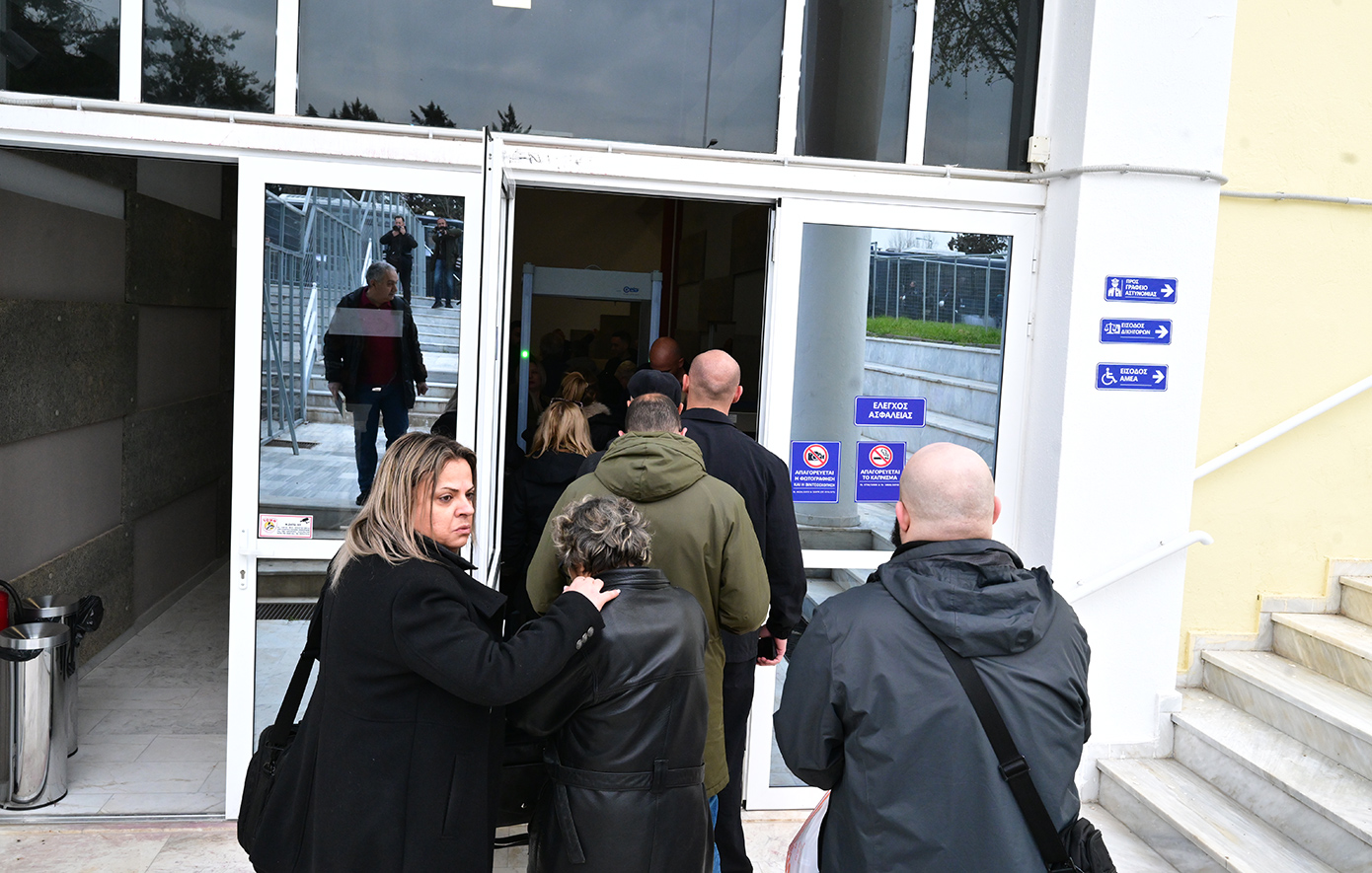 Η διαδικασία νομιμοποιήσεων στη δίκη των Τεμπών συνεχίζεται.