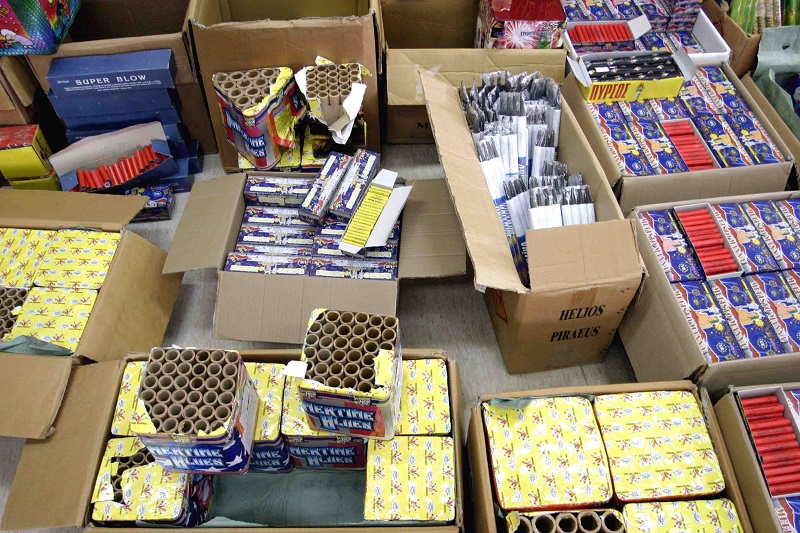 Η Αστυνομία εντόπισε ποσότητα εκρηκτικών και κροτίδες σε Μεσολόγγι και Πύργο.