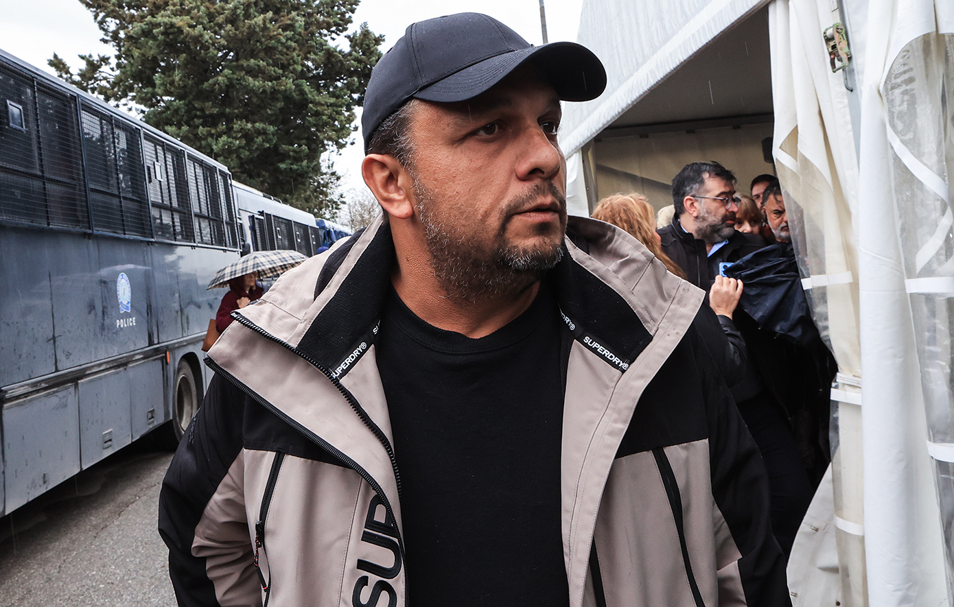 Αποχώρηση Π. Ρούτσι με ασθενοφόρο από δικαστήριο – αναφορές Κωνσταντοπούλου για αστυνομική βία.