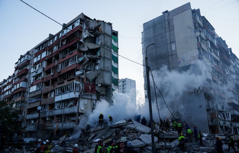 Ρωσικοί βομβαρδισμοί στο Κίεβο· πληροφορίες για θύματα.