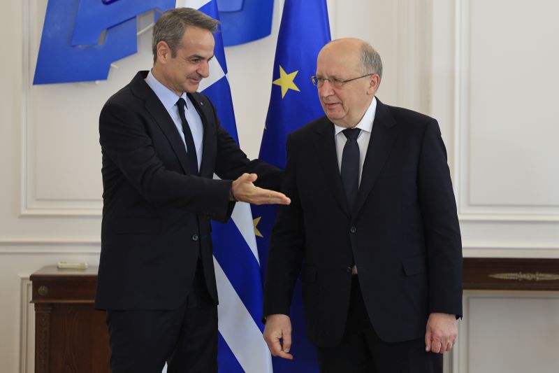 Η συζήτηση Μητσοτάκη-Κουμπίλιους για χρηματοδότηση της ευρωπαϊκής άμυνας.