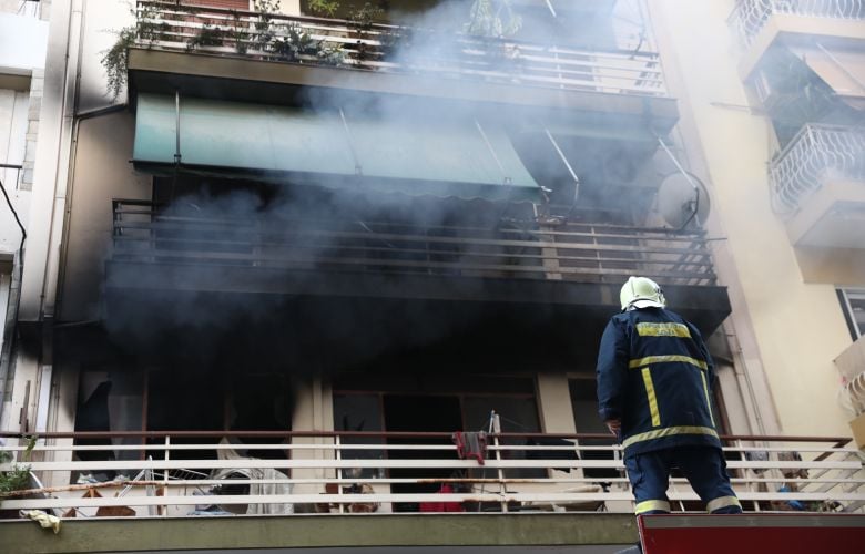 Φωτιά στον Πειραιά: Το διαμέρισμα που έκρυβε τον κίνδυνο και η απρόσμενη τροπή της διάσωσης