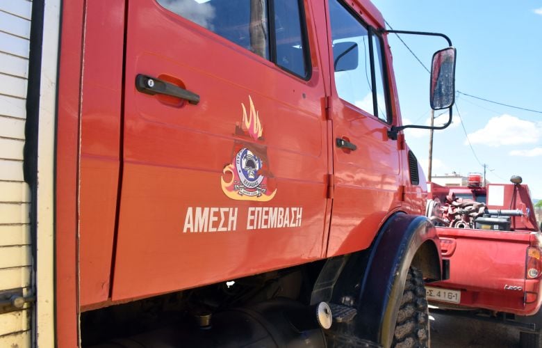 Φωτιά ξέσπασε στην Παλλήνη, απειλεί σπίτια – Το μήνυμα του 112 που έλαβαν οι κάτοικοι
