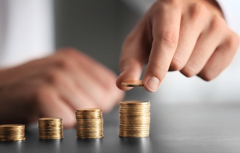 Οι μειώσεις φόρων συναντούν τη μάχη κατά της ακρίβειας: Το στοίχημα που θα κρίνει την οικονομία